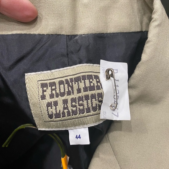 Men's Classic Beige Trench Coat - Picture 2 of 2